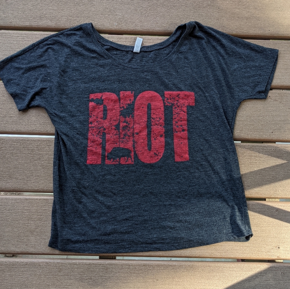 Small flowy wide neck tee